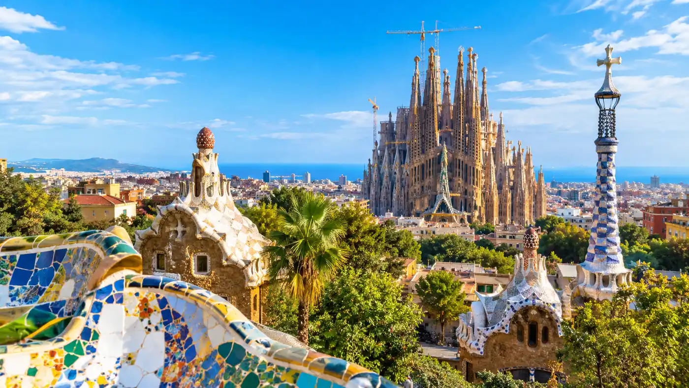 How to Visit Sagrada Familia and Park Güell in One Day